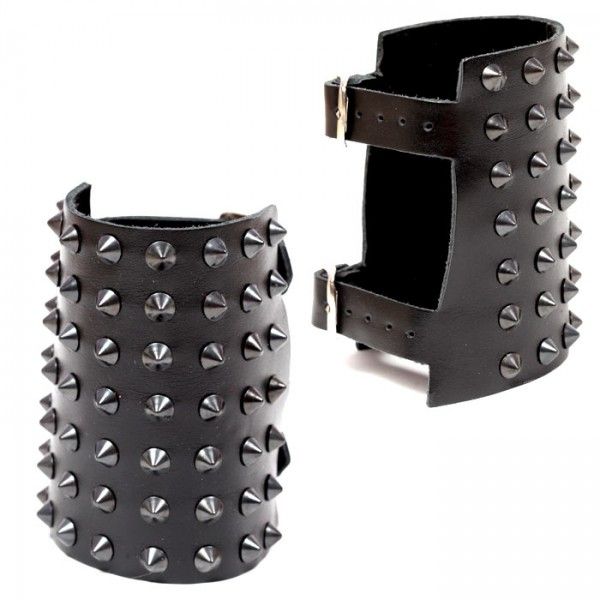 pieszczocha 7-rzędowa z ćwiekami CONE STUD black