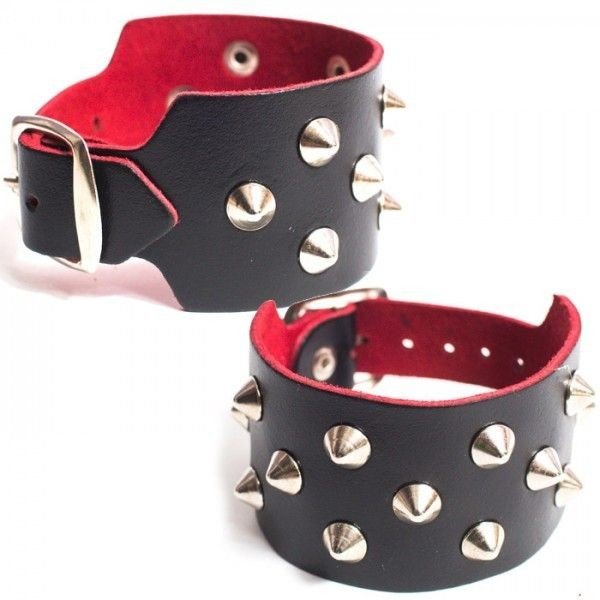 pieszczocha 3-rzędowa CONE STUD BLACK